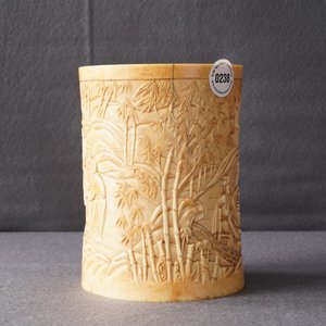 Un pot à pinceaux en ivoire sculpté à décor des 'Sept sages de la forêt de bambous', 18ème — photo 8