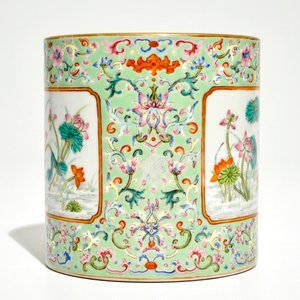Un pot à pinceaux en porcelaine de Chine à fond turquoise, marque de Qianlong, 20ème — photo 5