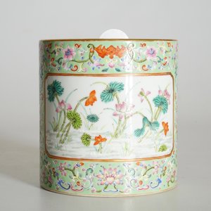 Un pot à pinceaux en porcelaine de Chine à fond turquoise, marque de Qianlong, 20ème — photo 10