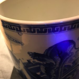Un pot à pinceaux en porcelaine de Chine bleu et blanc à décor d'animaux mythiques, Kangxi — photo 15