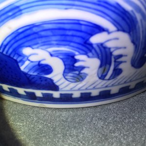 Un pot à pinceaux en porcelaine de Chine bleu et blanc à décor d'animaux mythiques, Kangxi — photo 19