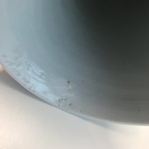 Un pot à pinceaux en porcelaine de Chine bleu et blanc à décor d'antiquités, Kangxi — photo 7