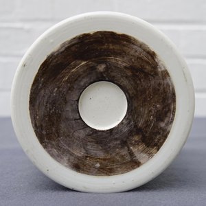 Un pot à pinceaux en porcelaine de Chine doucai à décor d'un éléphant, 19/20èm — photo 11