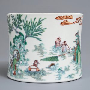 Un pot à pinceaux en porcelaine de Chine doucai à décor d'un éléphant, 19/20èm — photo 5
