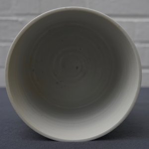 Un pot à pinceaux en porcelaine de Chine doucai à décor d'un éléphant, 19/20èm — photo 10