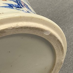 Un pot à pinceaux en porcelaine de Chine en bleu, blanc et rouge de cuivre, Kangxi — photo 12