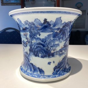 Un pot à pinceaux en porcelaine de Chine en bleu, blanc et rouge de cuivre, Kangxi — photo 27