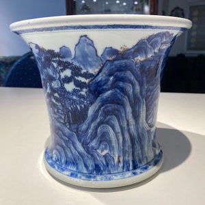 Un pot à pinceaux en porcelaine de Chine en bleu, blanc et rouge de cuivre, Kangxi — photo 30