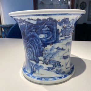 Un pot à pinceaux en porcelaine de Chine en bleu, blanc et rouge de cuivre, Kangxi — photo 32
