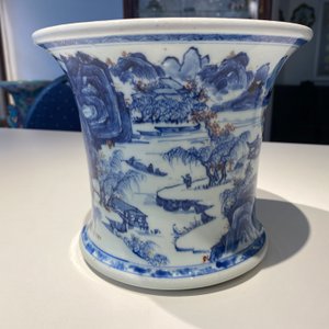 Un pot à pinceaux en porcelaine de Chine en bleu, blanc et rouge de cuivre, Kangxi — photo 33