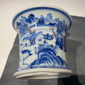 Un pot à pinceaux en porcelaine de Chine en bleu, blanc et rouge de cuivre, Kangxi — photo 36