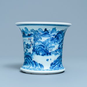 Un pot à pinceaux en porcelaine de Chine en bleu, blanc et rouge de cuivre, Kangxi — photo 4