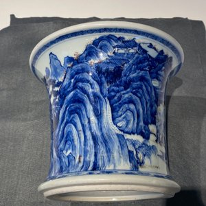 Un pot à pinceaux en porcelaine de Chine en bleu, blanc et rouge de cuivre, Kangxi — photo 41