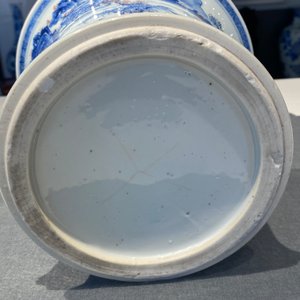 Un pot à pinceaux en porcelaine de Chine en bleu, blanc et rouge de cuivre, Kangxi — photo 44