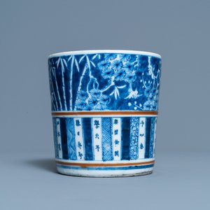 Un pot à pinceaux en porcelaine de Chine en bleu et blanc, 18/19ème — photo 4