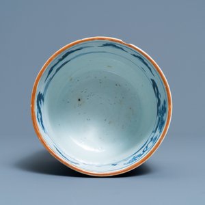 Un pot à pinceaux en porcelaine de Chine en bleu et blanc, 18/19ème — photo 6