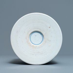 Un pot à pinceaux en porcelaine de Chine en bleu et blanc, Kangxi — photo 6