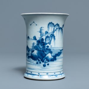 Un pot à pinceaux en porcelaine de Chine en bleu et blanc, Kangxi — photo 1