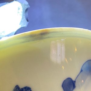Un pot à pinceaux en porcelaine de Chine en bleu et blanc, Kangxi — photo 7