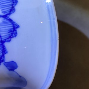Un pot à pinceaux en porcelaine de Chine en bleu et blanc, Kangxi — photo 8