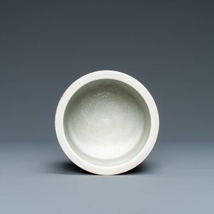 Un pot à pinceaux en porcelaine de Chine famille rose à sujet érotique, 1ère moitié du 19ème — photo 12