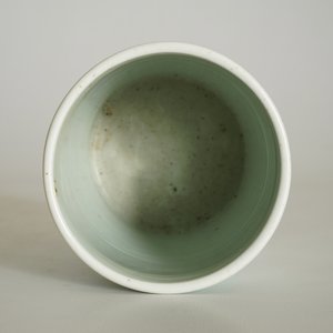 Un pot à pinceaux en porcelaine de Chine famille verte de style Kangxi, 19/20ème — photo 12