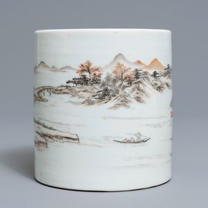 Un pot à pinceaux en porcelaine de Chine grisaille et rouge de fer, marque de Ju Ren Tang, République — photo 4