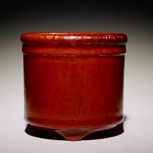 Un pot à pinceaux en porcelaine de Chine monochrome sang de boeuf, 19ème — photo 3