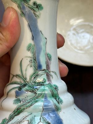 Un pot à pinceaux en porcelaine de Chine rouge de corail, un vase famille verte et un bol de type ding, marque de Guangxu, Yuan et postérieur — photo 22