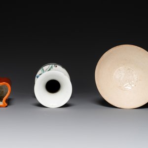 Un pot à pinceaux en porcelaine de Chine rouge de corail, un vase famille verte et un bol de type ding, marque de Guangxu, Yuan et postérieur — photo 3