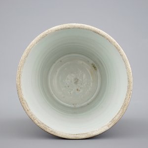 Un pot à pinceaux en porcelaine de Chine rouge monochrome, marque et période de Kangxi — photo 4