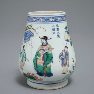 Un pot à pinceaux en porcelaine de Chine Wucai, époque Transition — photo 1