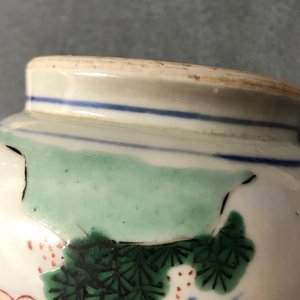 Un pot à pinceaux en porcelaine de Chine Wucai, époque Transition — photo 17