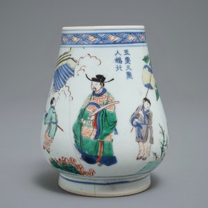 Un pot à pinceaux en porcelaine de Chine Wucai, époque Transition — photo 2