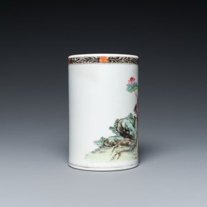 Un pot à pinceaux et un plat en porcelaine de Chine famille rose et une paire de pots couverts en bleu et blanc, 19/20ème — photo 5