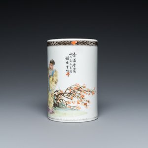 Un pot à pinceaux et un plat en porcelaine de Chine famille rose et une paire de pots couverts en bleu et blanc, 19/20ème — photo 7