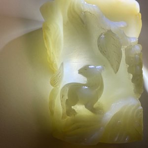 Un pot à pinceaux et une figure de Guanyin en jade sculpté, Chine, Qing — photo 26