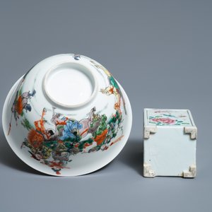 Un pot à pinceaux, un bol et un vase en porcelaine de Chine famille rose et verte, 19ème — photo 13
