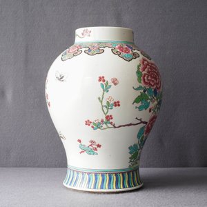 Un pot à pinceaux, un bol et un vase en porcelaine de Chine famille rose et verte, 19ème — photo 21