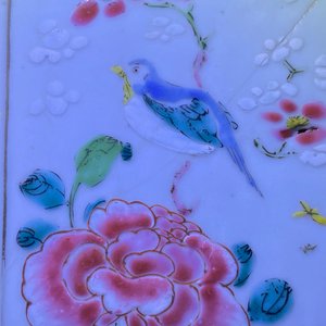 Un pot à pinceaux, un bol et un vase en porcelaine de Chine famille rose et verte, 19ème — photo 35