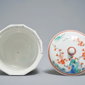 Un pot à sucre couvert en porcelaine Kakiemon de Japon, Edo, 17/18ème — photo 6