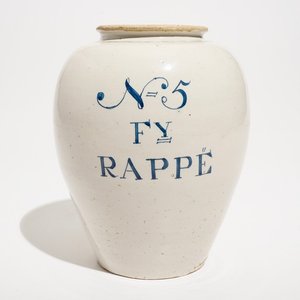 Un pot à tabac en faïence de Delft bleu et blanc, 18ème — photo 1