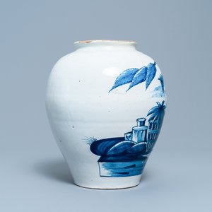 Un pot à tabac en faïence de Delft en bleu et blanc à décor d'un indien, 18ème — photo 3