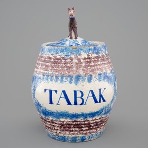 Un pot à tabac et son couvercle en faïence de Makkum, la Frise, vers 1850 — photo 2