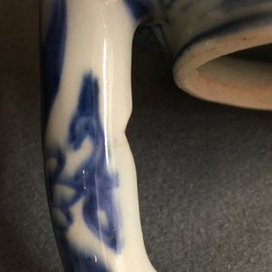 Un pot à vin en porcelaine de Chine bleu et blanc de type Kraak, Wanli, 1573-1619 — photo 12