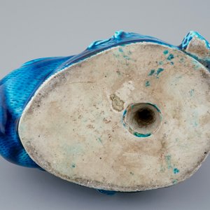 Un pot à vin en porcelaine de Chine turquoise monochrome en forme de canard, 19ème — photo 3