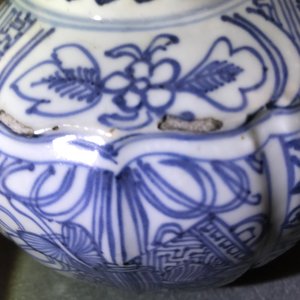 Un pot à vin et son couvercle en porcelaine de Chine bleu et blanc de type kraak, Wanli — photo 20