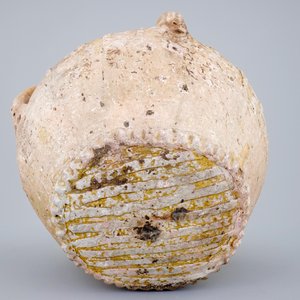 Un pot au bec en proto-grès d'Andenne, 13ème — photo 7
