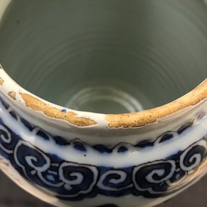 Un pot couvert en faïence de Delft en bleu, blanc et manganèse à décor de chinoiserie, dernier quart du 17ème — photo 11