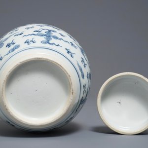 Un pot couvert en porcelaine de Chine bleu et blanc, Kangxi/Yongzheng — photo 6